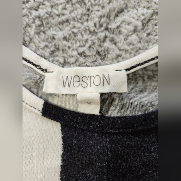 Weston Black and White Large Floral Pattern Flutter Sleeve Loose Fit Blouse - Picture 2 of 5